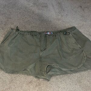Nwot! Green shorts